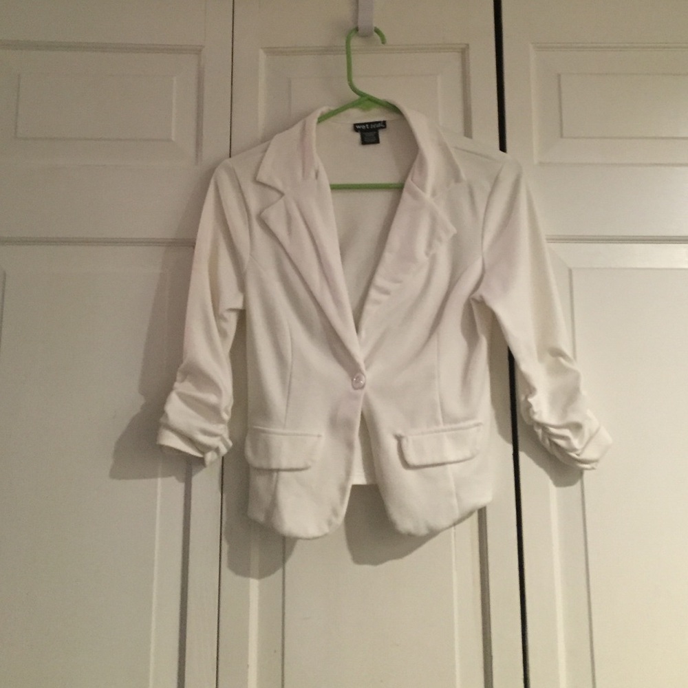 Wetseal white blazer
